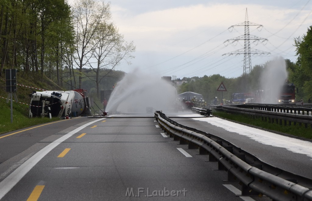 VU Gefahrgut LKW umgestuerzt A 4 Rich Koeln Hoehe AS Gummersbach P027.JPG - Miklos Laubert